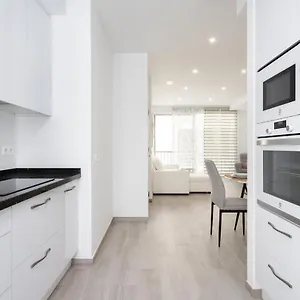 https://top-center-by-eden-rentals.adeje-hotels.com